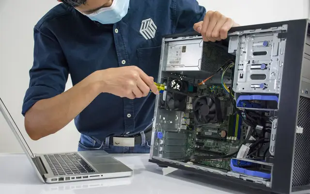 Technicien en dépannage informatique à domicile