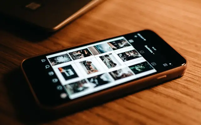 Photos numériques sur un smartphone et un ordinateur