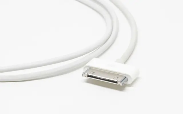 Smartphone synchronisé avec un ordinateur par câble